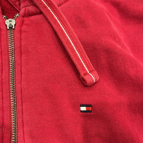Red Tommy Hilfiger sweater - Picture 4 of 5